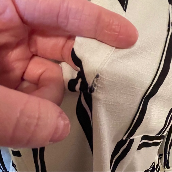 Bou Jeloud White Striped Shark-bite Tunic Small - Picture 16 of 16